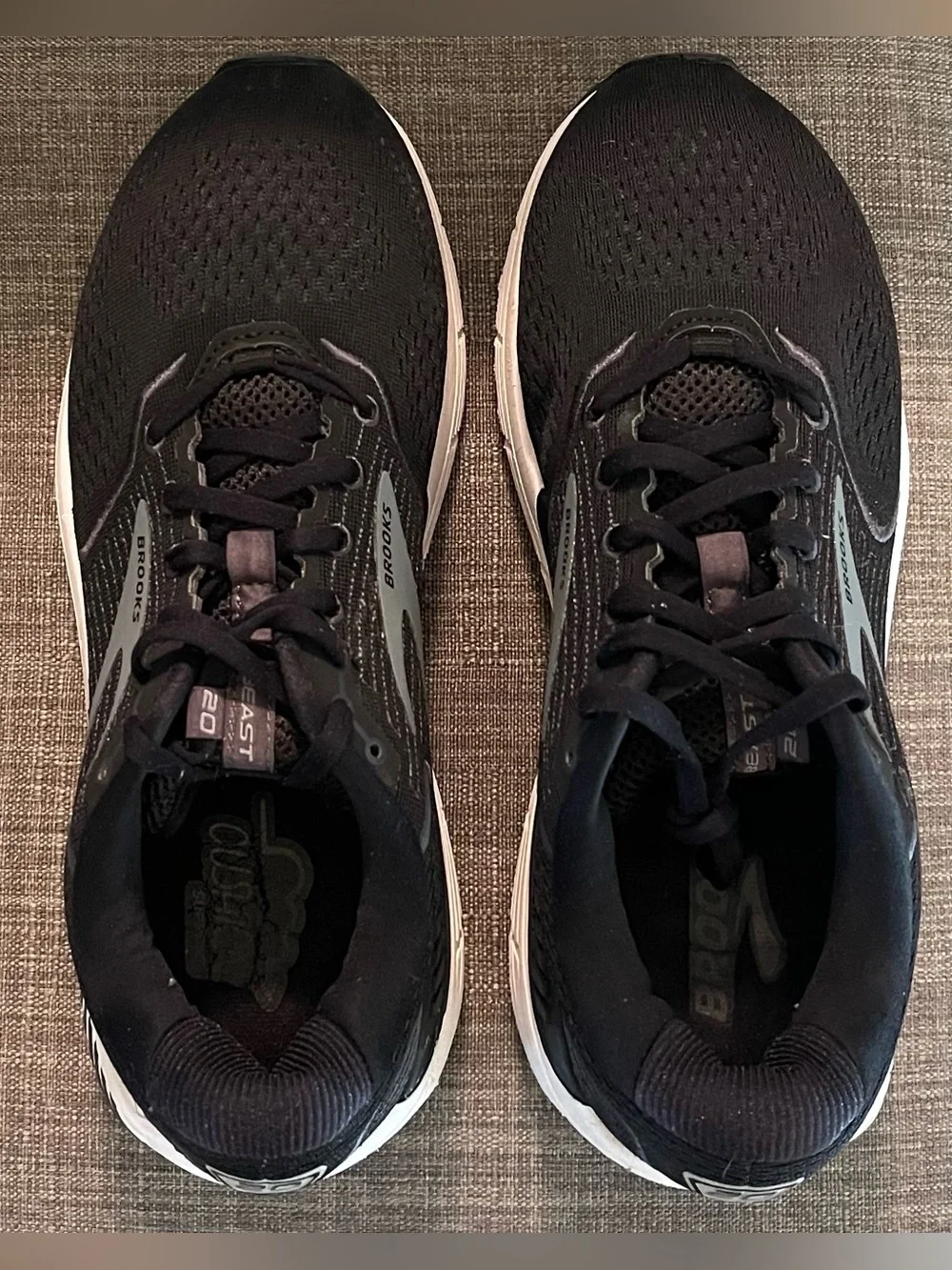 Brooks beast 20 men’s running shoes/black/10D